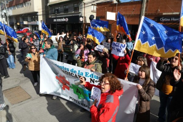 Asistentes de la Educación de Punta Arenas y Natales convocan a paralización total indefinida por demandas laborales