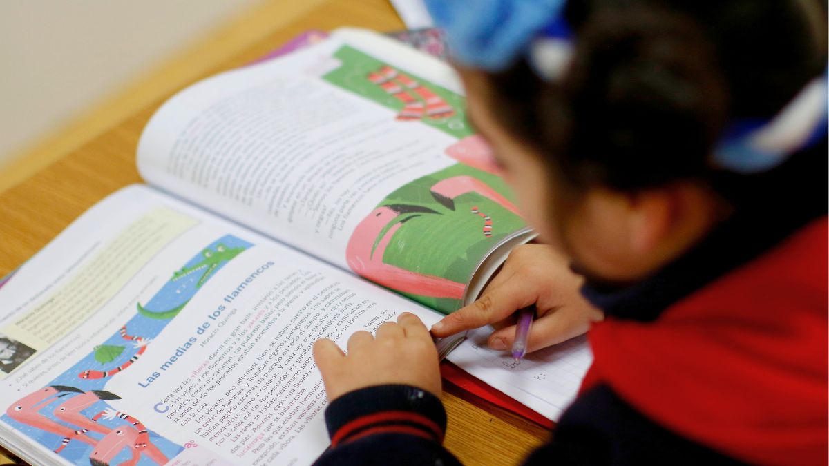 Emergencia educativa en Chile: 1 de cada 4 niños está en riesgo de no aprender a leer correctamente