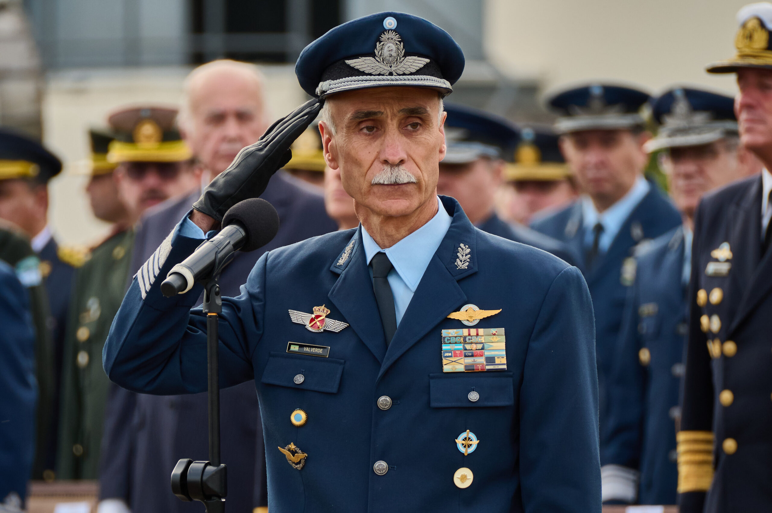 Jefe de la Fuerza Aérea Argentina se atribuye soberanía sobre Magallanes y desata dura polémica