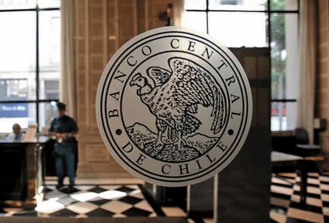 Banco Central advierte debilidad de economía chilena y destaca la necesidad de preservar credibilidad