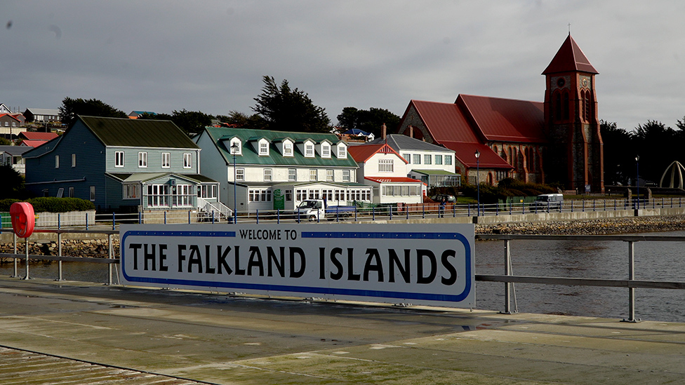 Reino Unido desafía a Argentina y publica guía para proteger a las empresas que hacen negocios con las islas Malvinas/Falkland