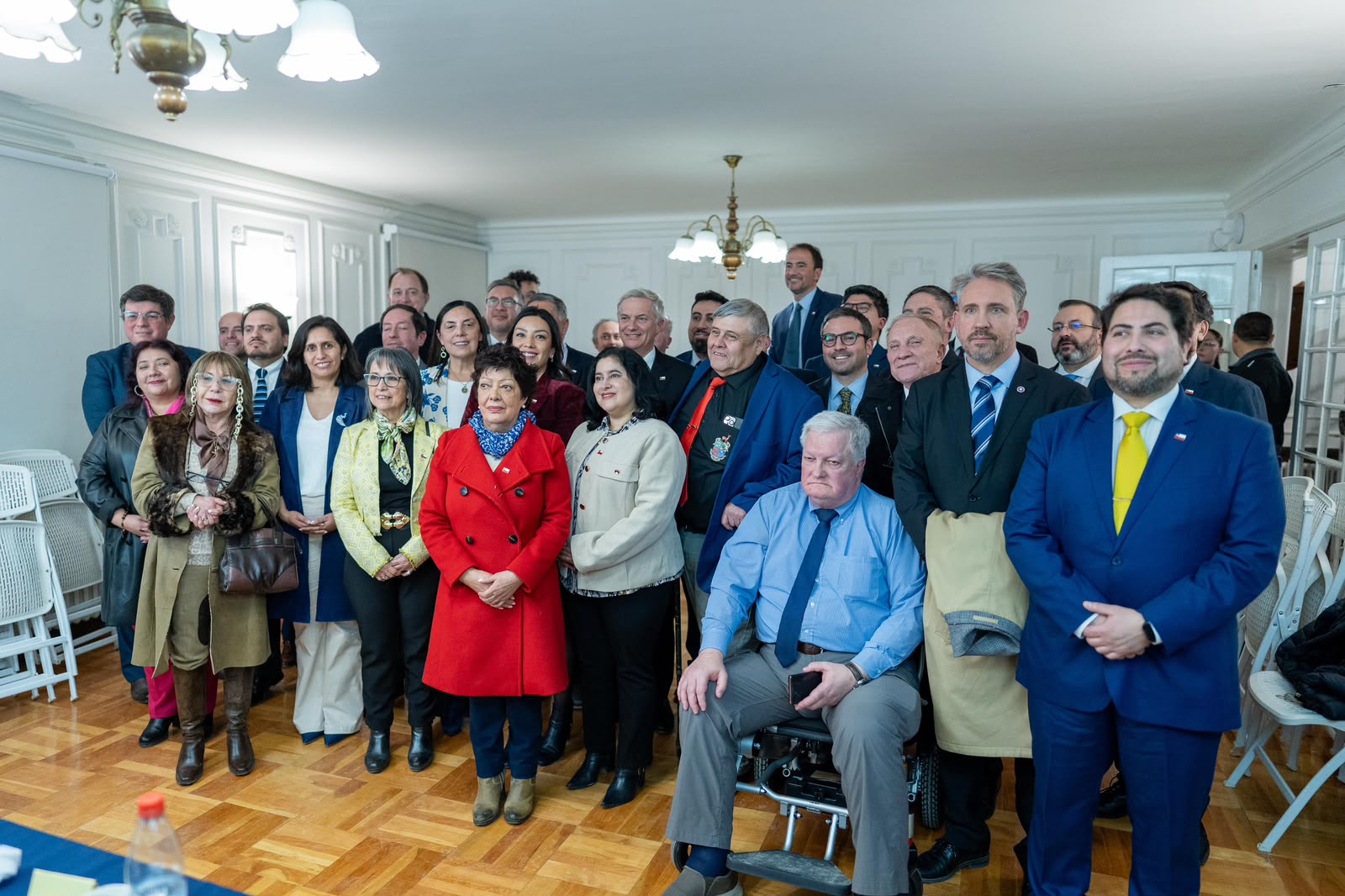 Caída en la aprobación del Presidente Kast y del oficialismo coincide con deterioro económico y pesimismo social