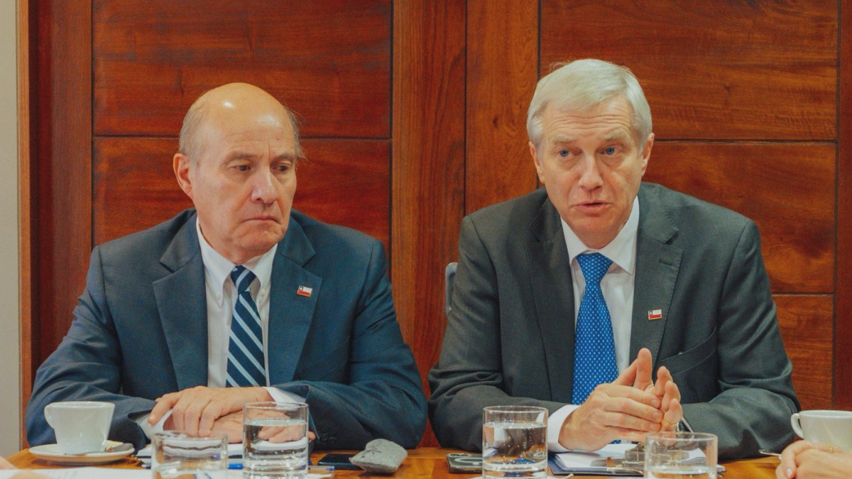 Data Influye: 61% pide un cambio de gabinete y apoyo a Kast es del 25%