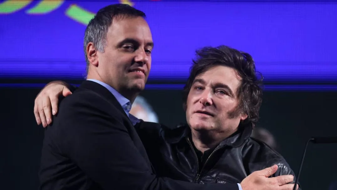 Argentina: Renuncia Manuel Adorni, el jefe de gabinete de Milei, cercado por investigación de corrupción