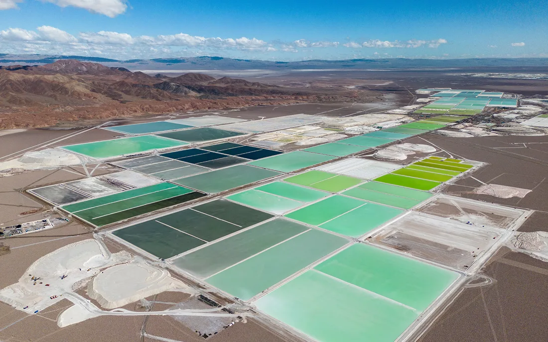 Chile se consolida como tercer productor global de litio en 2025: fue el mayor exportador en carbonato e hidróxido