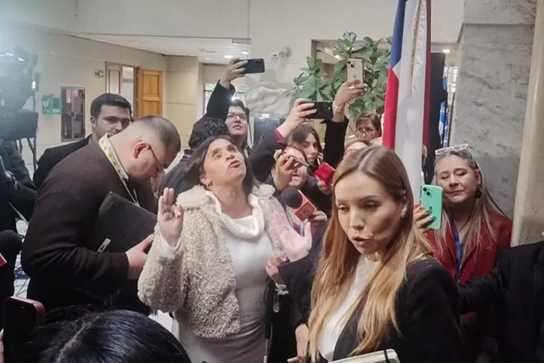Vergonzosa discusión en el Congreso: Senadoras Campillai y Flores se enfrentaron con insultos personales