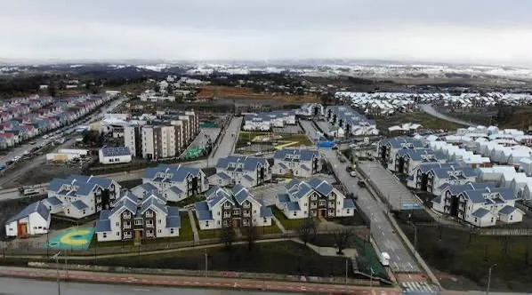 Cuando la vivienda digna se convierte en un show de metas [Por Mauricio Vidal Guerra]