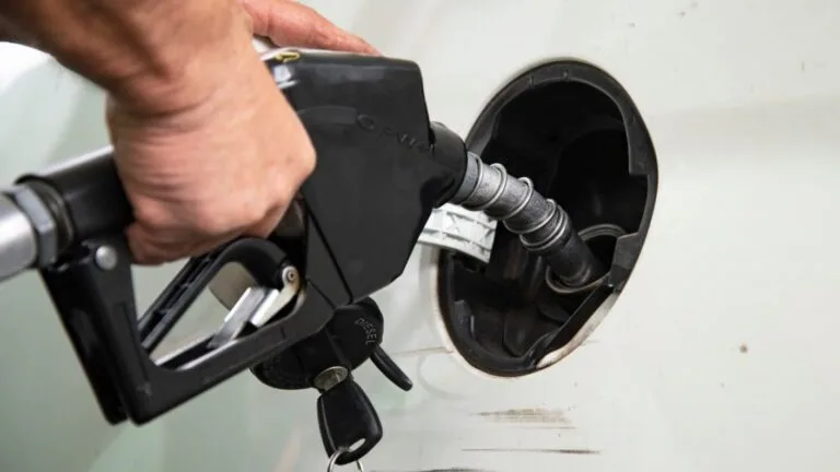 A prepararse: Prevén alza del diésel de hasta $105 por litro para la próxima semana