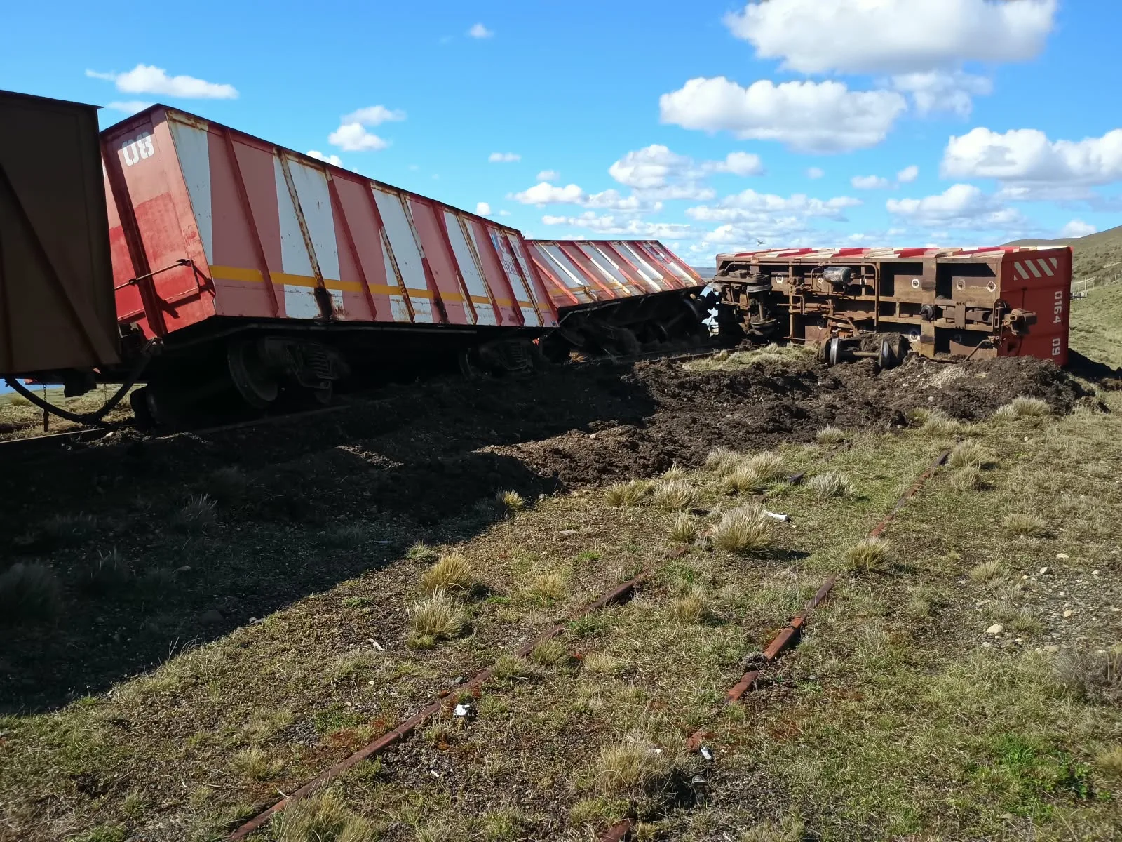 Volcó una formación con 40 vagones cerca de Río Turbio (Por Claudio Andrade)