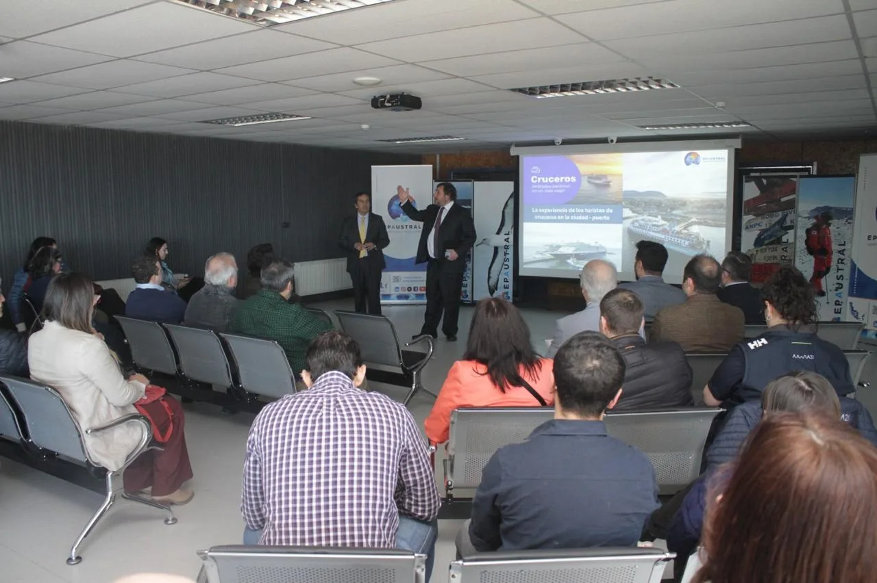 Coordinación pública y privada busca potenciar la experiencia de turistas de cruceros en Punta Arenas