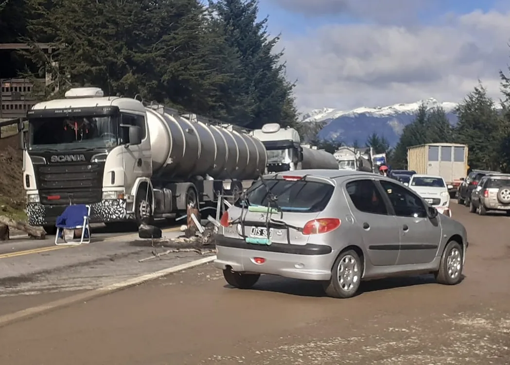 Karim Bianchi: Los camioneros chilenos están bajo "secuestro"
