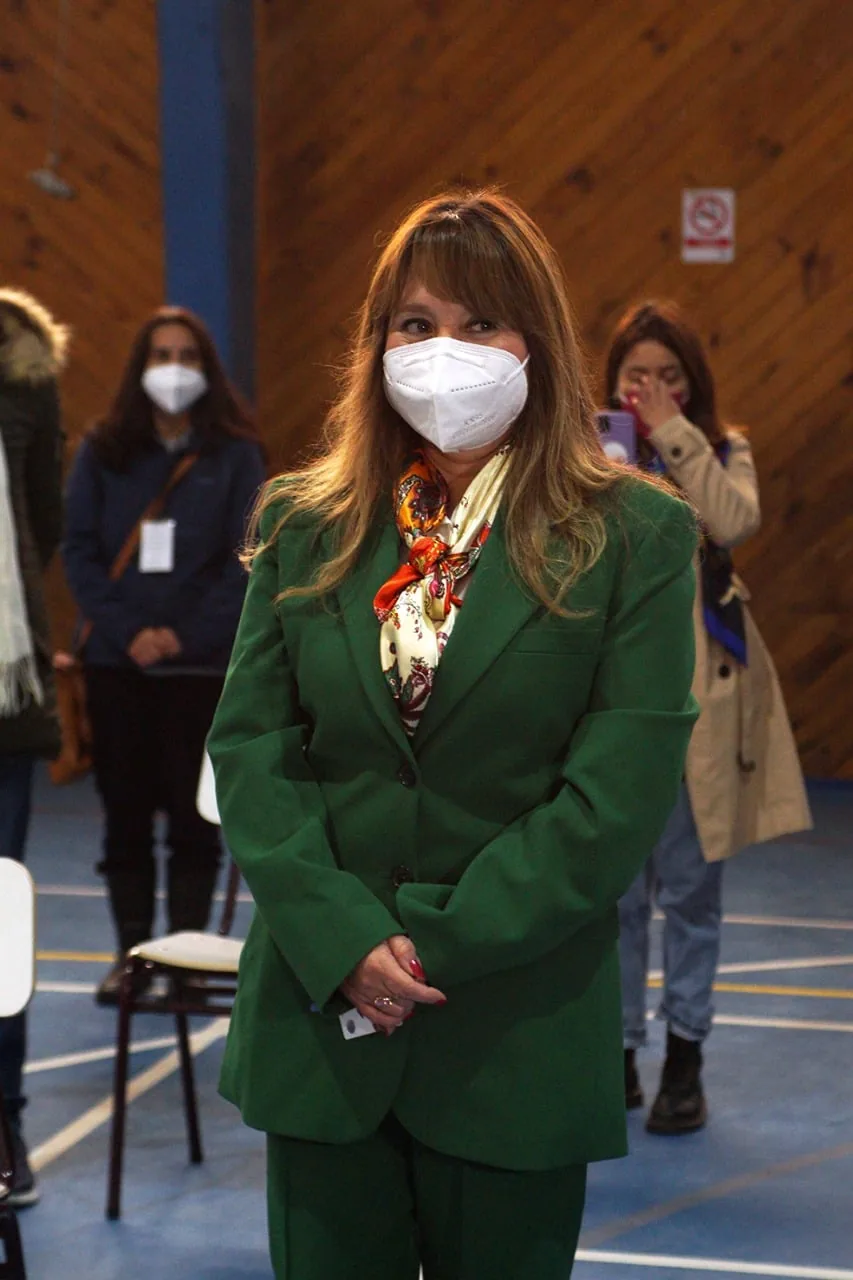 La alcaldesa electa, Antonieta Oyarzo, denunció a Fernando Paredes por la desesperada modificación de contratos antes de dejar el municipio