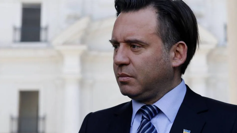 Increíble: Aún no pueden notificar a Radonich para formalizarlo