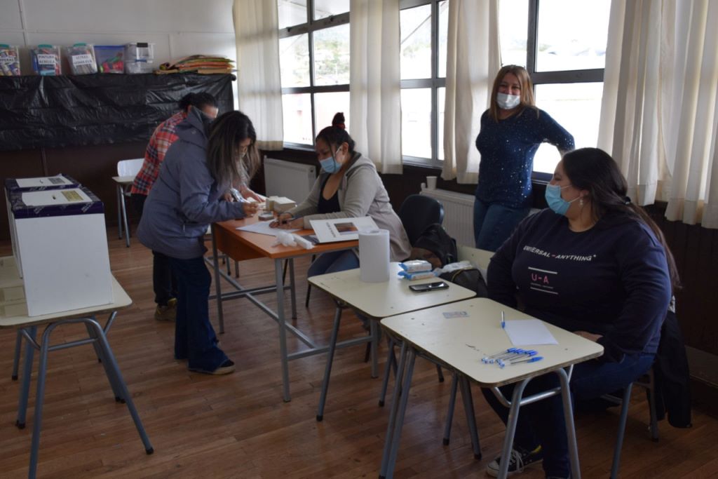 Servel proyecta que excusas de vocales de mesa serán más altas que lo normal el próximo 17 de diciembre