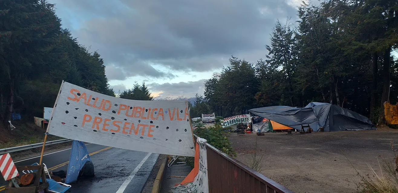 Más problemas para los transportistas chilenos: se profundiza el bloqueo en La Angostura y autoridades piden un test negativo de Covid