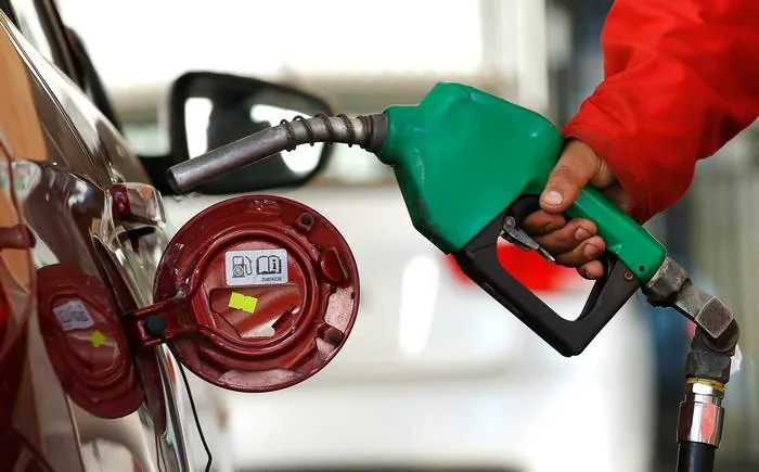 Vuelve a bajar la bencina: Caída de 9,9 pesos en combustibles de 93 y 97 octanos y también en el diesel