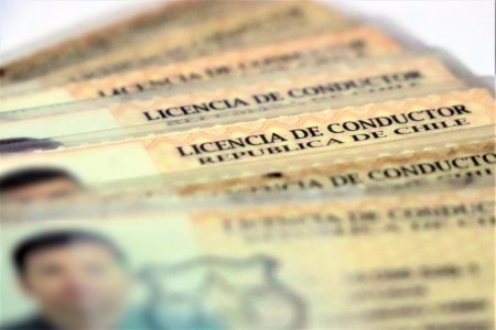 70% de los municipios, entre ellos el de Punta Arenas, entregó licencias de conducir a deudores de pensión alimenticia