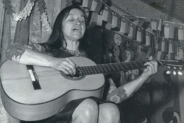 El día que Violeta Parra estrenó "Gracias a la vida" en Magallanes (Columna de Salvador Miranda Vios)