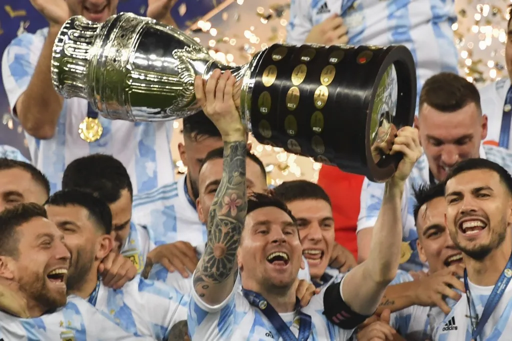 La quinta fue la vencida para Messi, y después de 28 años Argentina vuelve a gritar campeón. (Revisa cómo lo escribieron los medios del mundo)