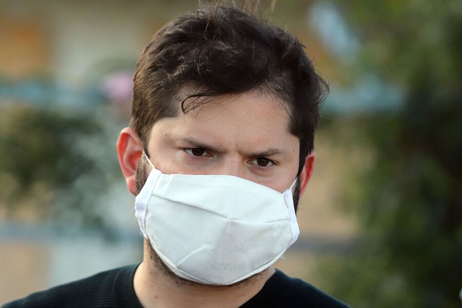 Gabriel Boric fue agredido al interior de cárcel Santiago 1 durante visita para ver situación de los presos de la revuelta