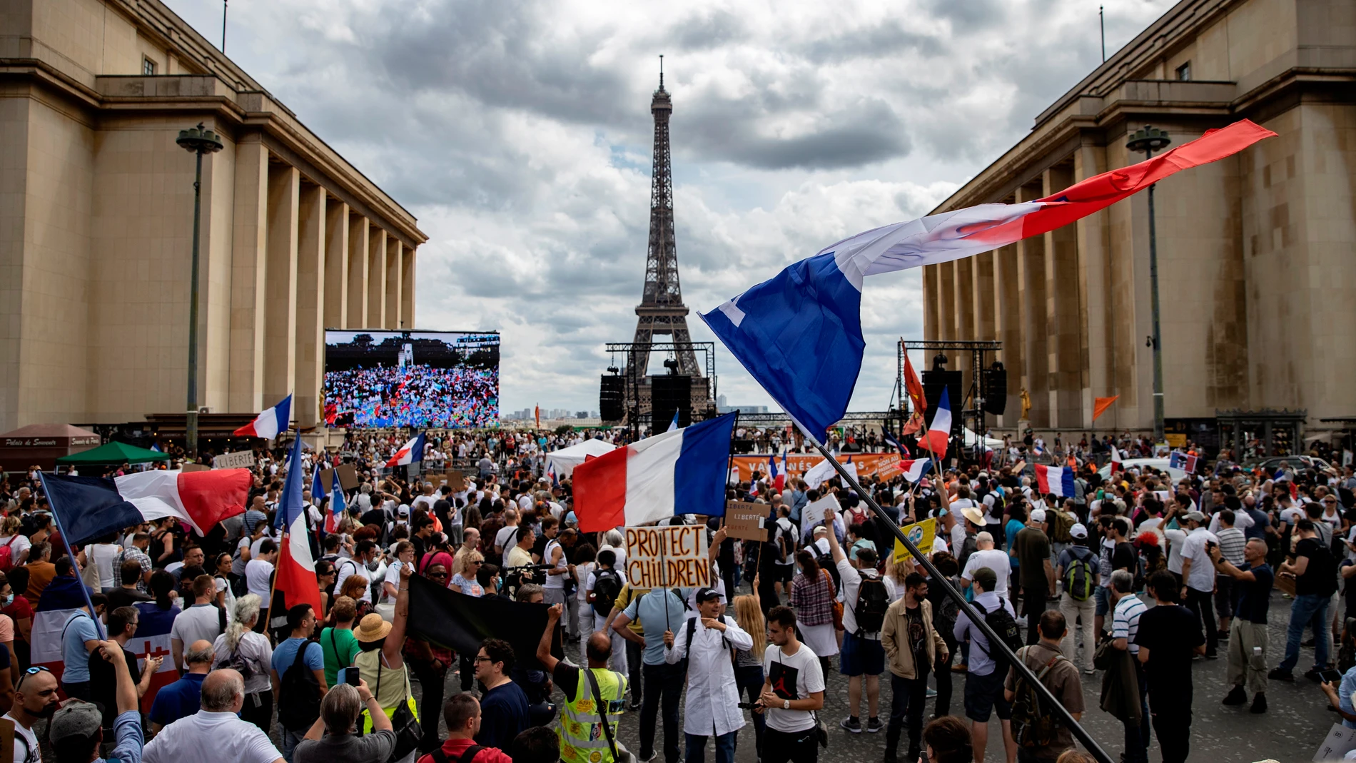 Más de 200.000 personas se manifestaron en Francia contra el pasaporte sanitario