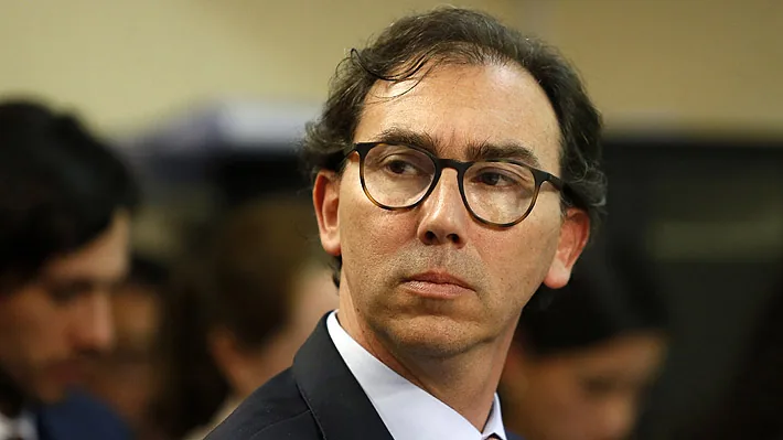 Todas las bancadas de oposición firmaron acusación constitucional en contra del ministro de Educación, Raúl Figueroa