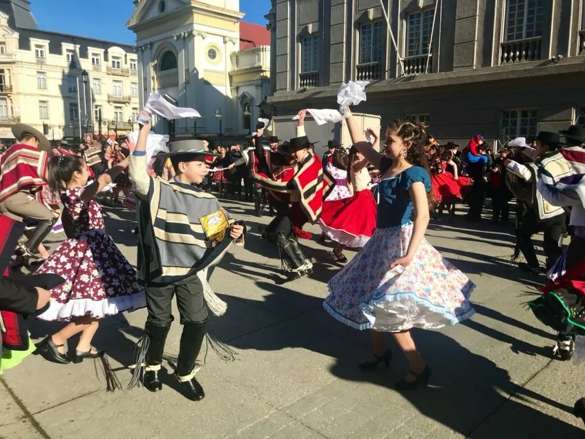 Fiestas Patrias “18 seguro”: Permitirá un aforo de hasta 300 personas en espacios abiertos en fases 3 y 4 del plan Paso a Paso