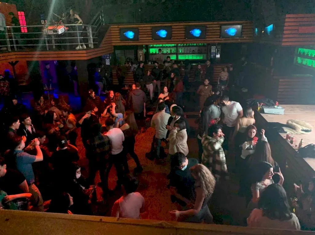 Seremi de Salud decide cerrar Discotec KlubK debido a sumario sanitario por no uso de mascarillas de los asistentes