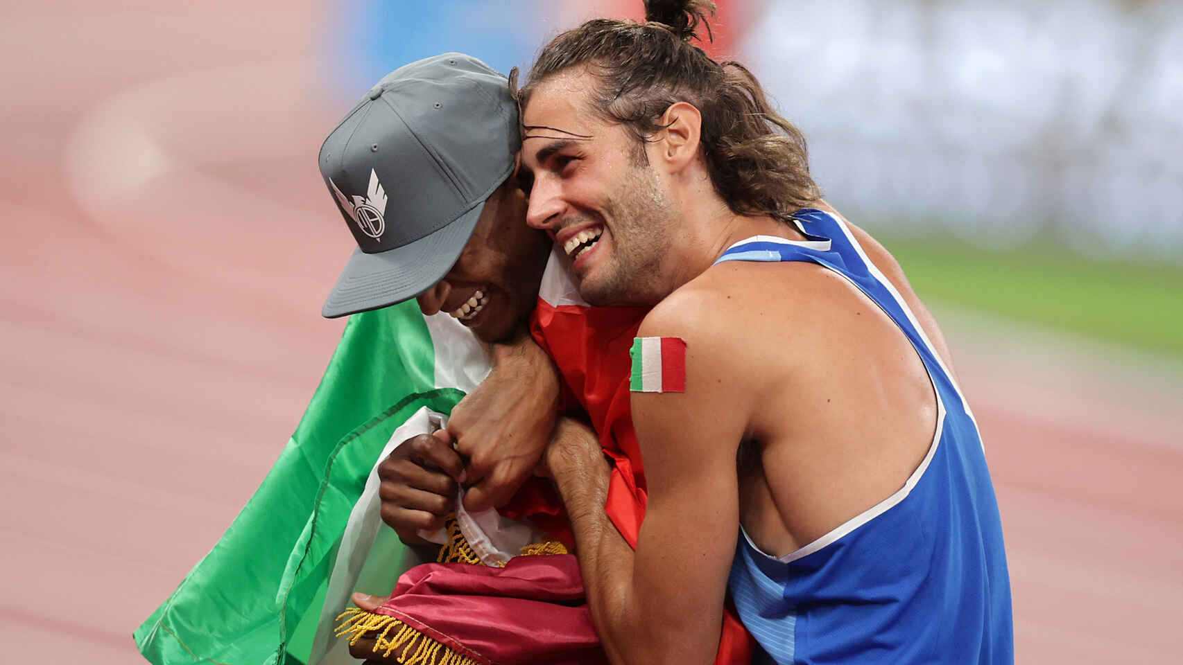 VIDEO | La emocionante reacción de los ganadores de salto alto en los JJOO y que compartieron la medalla de oro