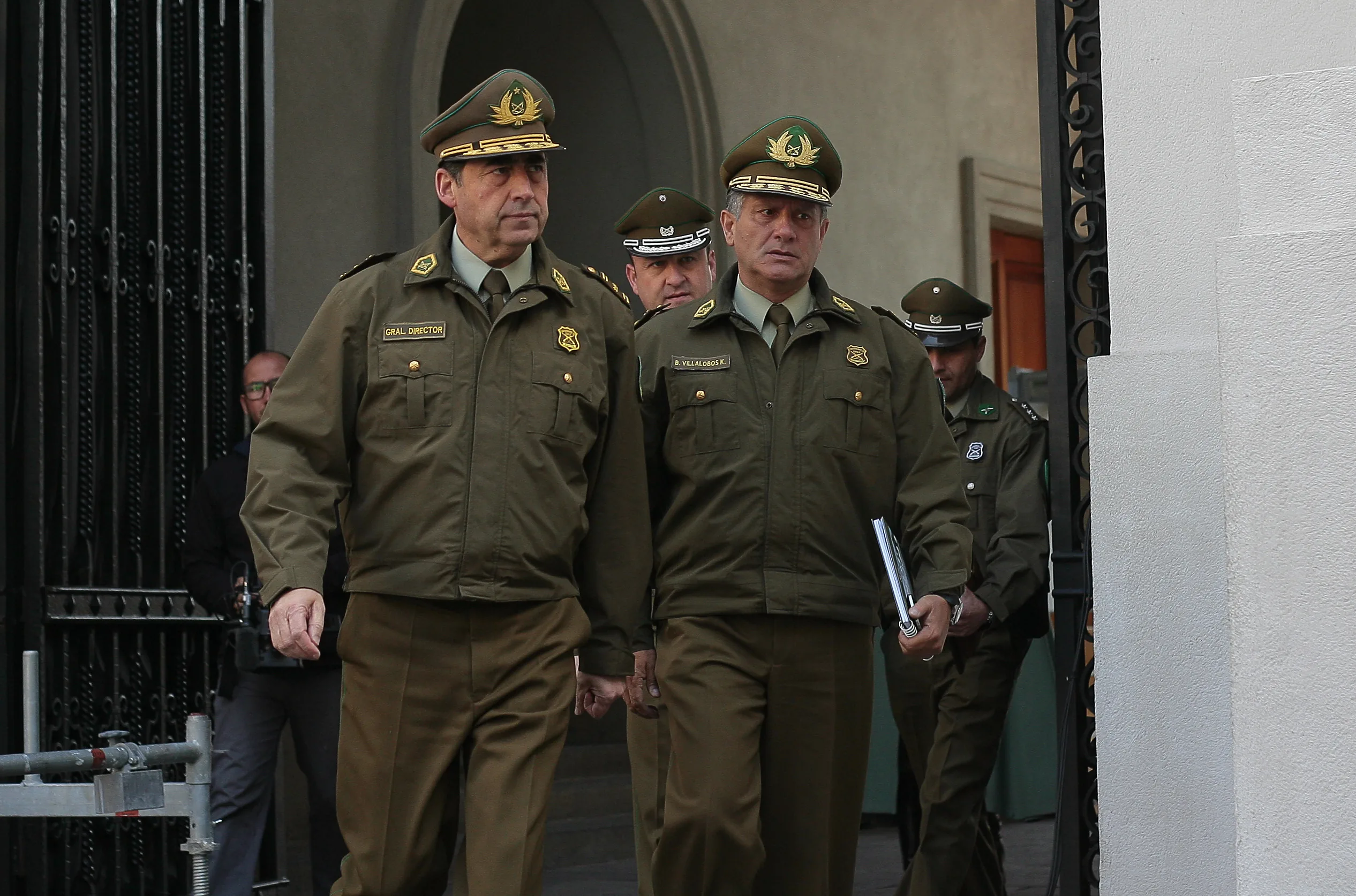 Ex directores de Carabineros a prisión preventiva por malversación y falsificación de instrumento público