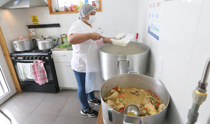 Donan millonaria suma para que instituciones puedan continuar apoyando con Ollas Comunes en Punta Arenas