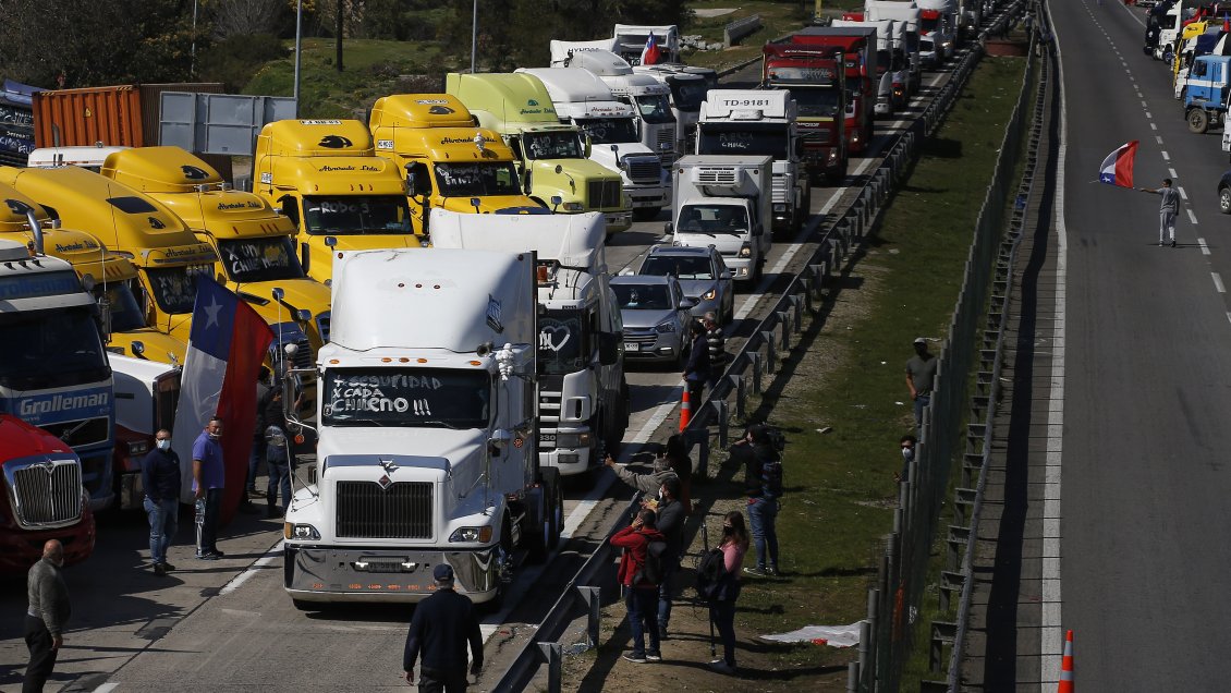 Camioneros del norte a paro indefinido el lunes pero en Magallanes transportistas no se adherirán