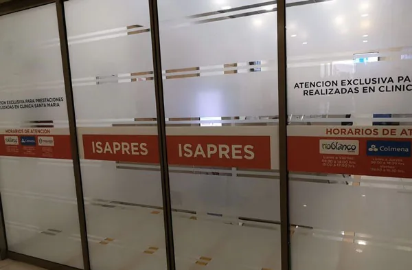 Deuda de las isapres con clínicas privadas aumentó 80% en 2022 alcanzando niveles insostenibles