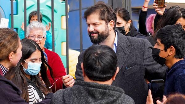Gabriel Boric se reunió durante tres horas con Bachelet en la casa de ex Mandataria