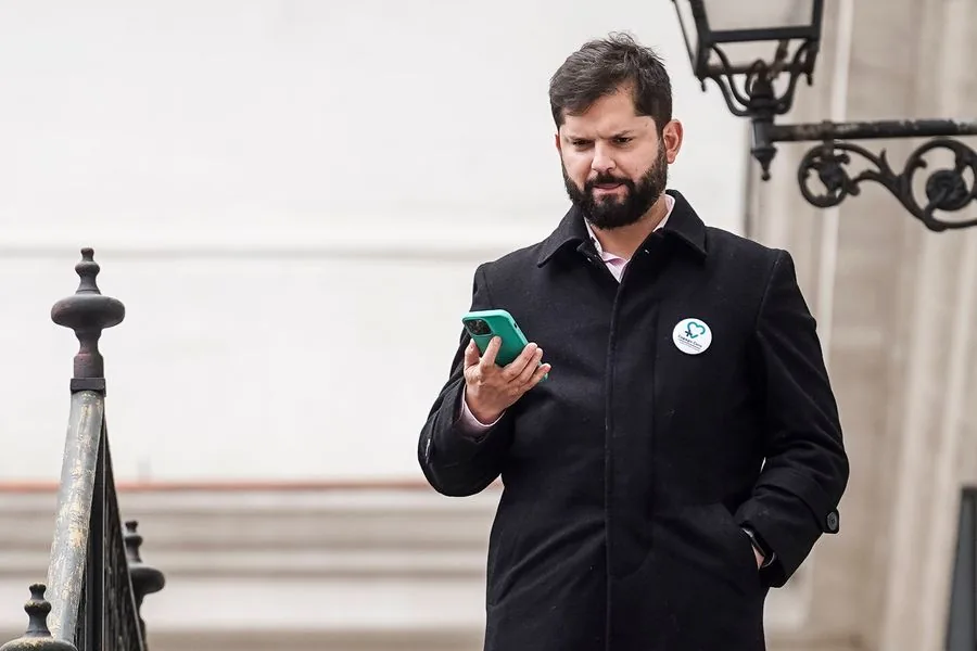Boric envía mensaje a exconvencional: "Sé que estás consciente de la deshonestidad de tu comentario"