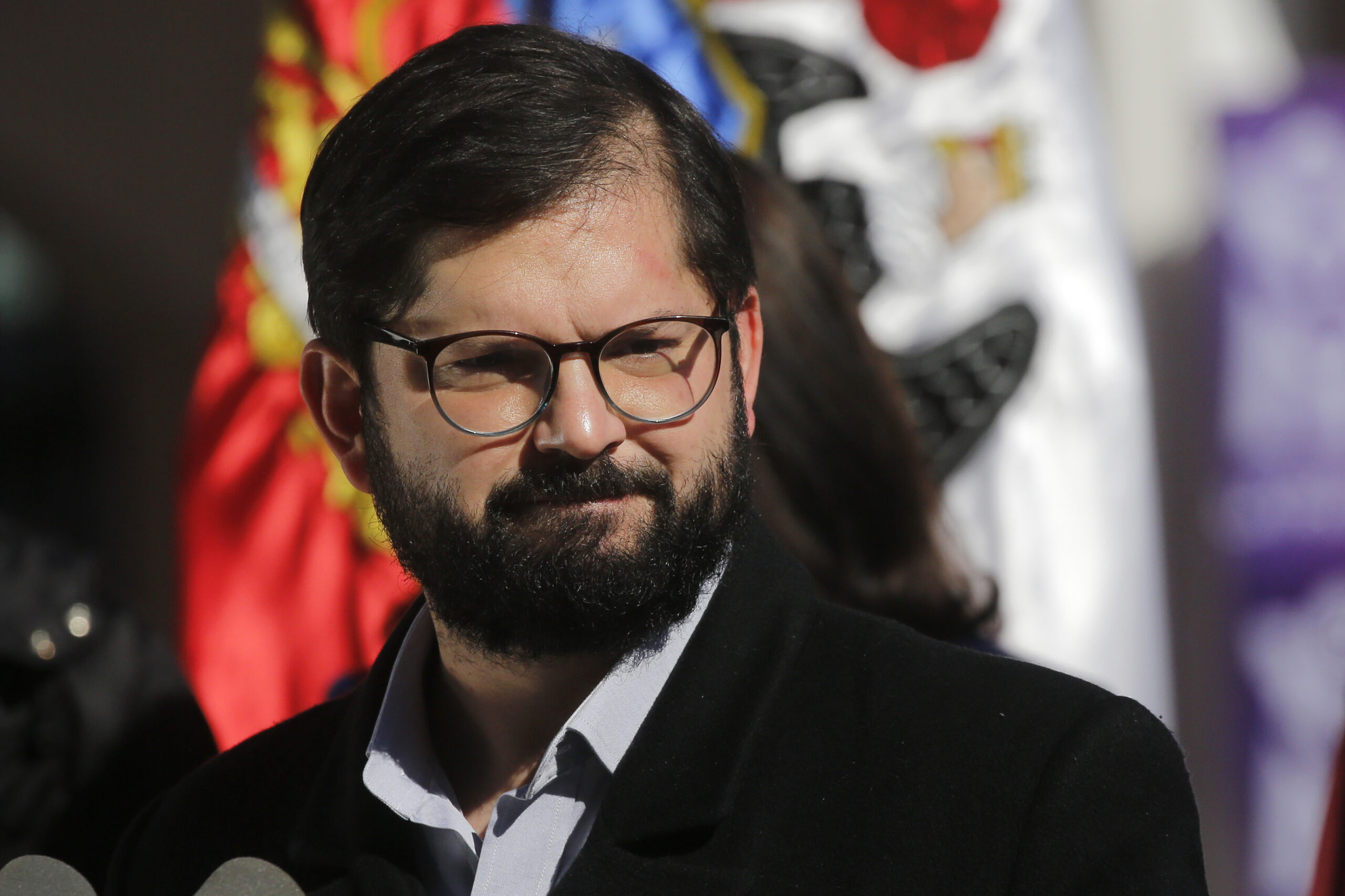 Tras llamado de Boric, Apruebo Dignidad flexibiliza postura sobre "Aprobar para reformar"