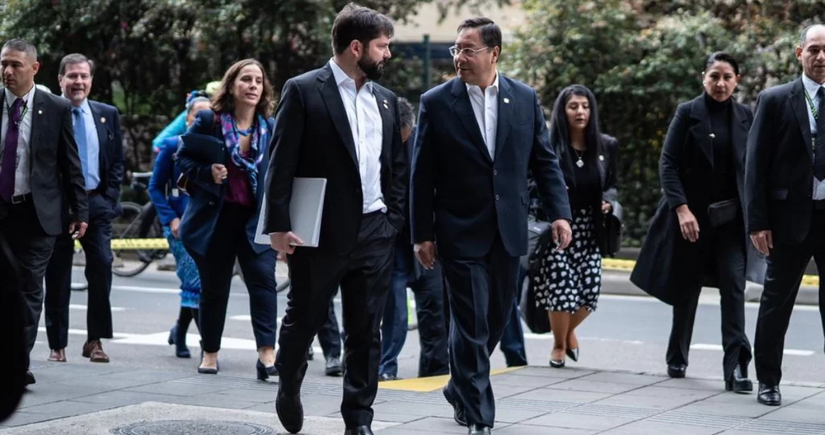 Boric se reúne con presidente Arce y confirman que se retomará Hoja de Ruta con Bolivia