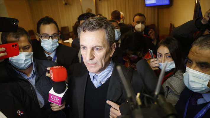 De la Carrera dice a Schneider que no puede practicarse un aborto y tilda a diputadas de feminazi