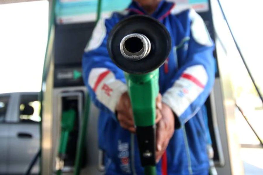 Gobierno pronostica que precio de los combustibles seguirá en descenso por lo menos hasta marzo