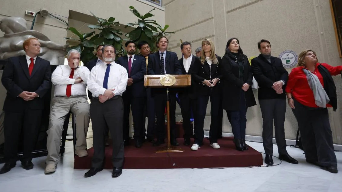 Se enreda el diálogo constitucional: Parlamentarios republicanos, PDG, RN y DC crean "coordinación" paralela