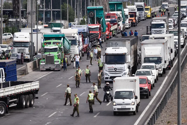 Empresarios piden "sentido común" y dicen que gremio de camioneros "juega con la alimentación"