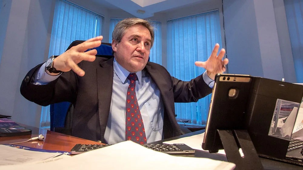 Posponen formalización por cohecho en Caso luces LED de ex alcalde de Natales y actual presidente de la UDI