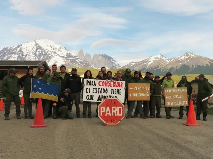 Guardaparques aceptan propuesta pero no levantan paro hasta el 23 de noviembre