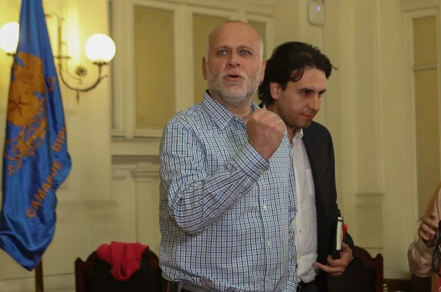Sin un acuerdo: Partidos políticos no llegan a consenso por proceso constituyente y continúan este martes