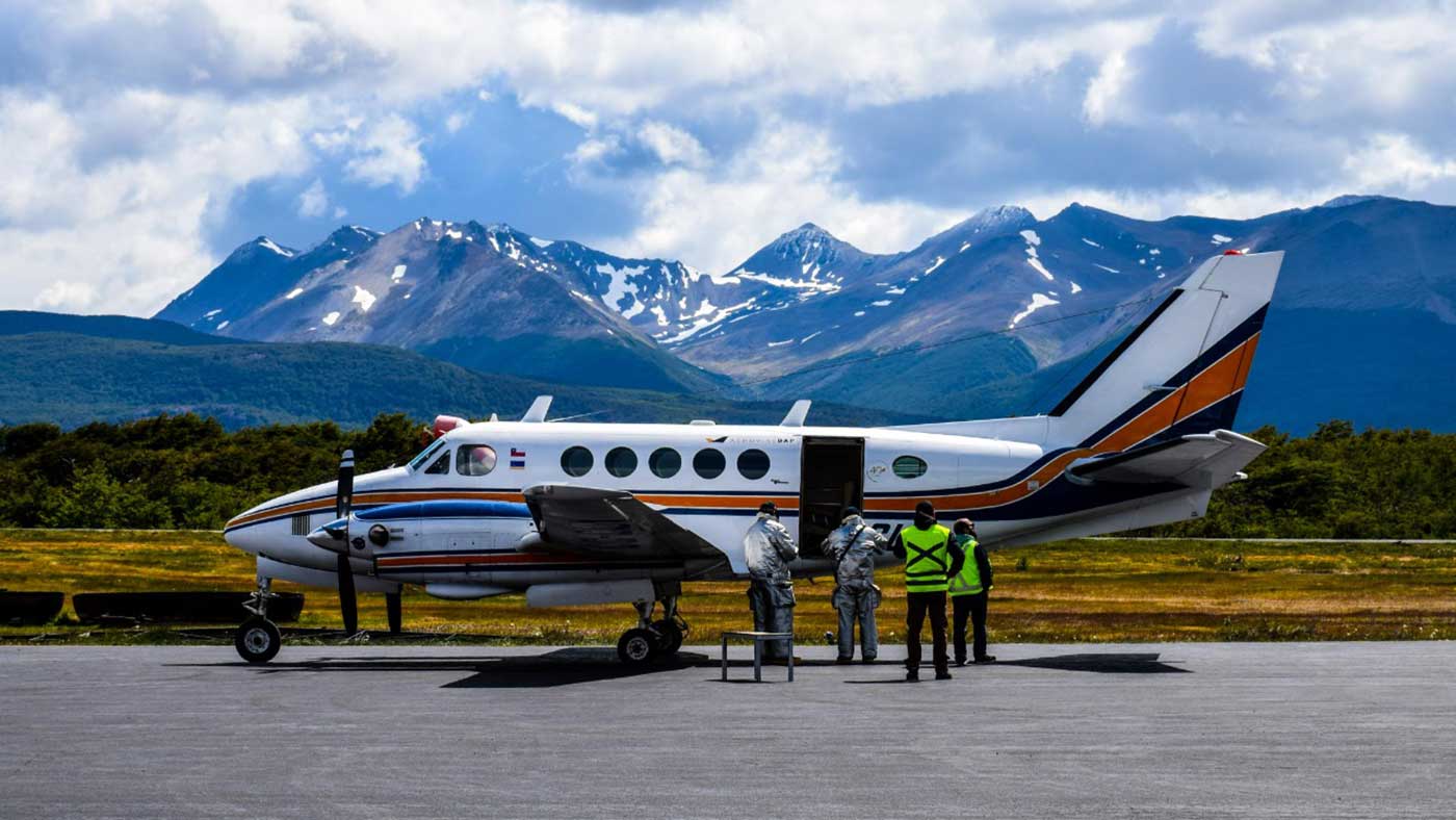 Avión DAP aterriza de emergencia en Puerto Williams luego de que puerta cayera en pleno vuelo