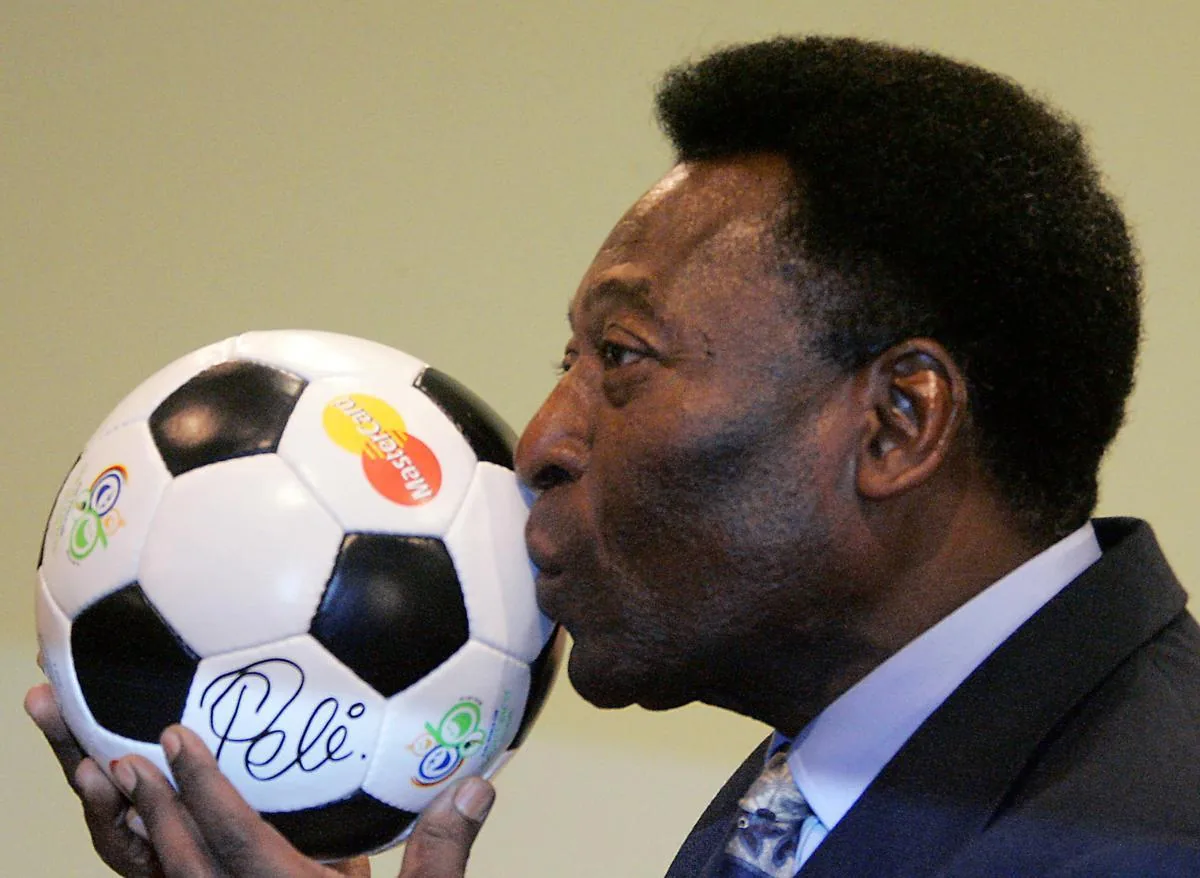 Murió 'O Rey': Revelan detalles del funeral de Pelé con velatorio en cancha de Santos y paseo por la ciudad