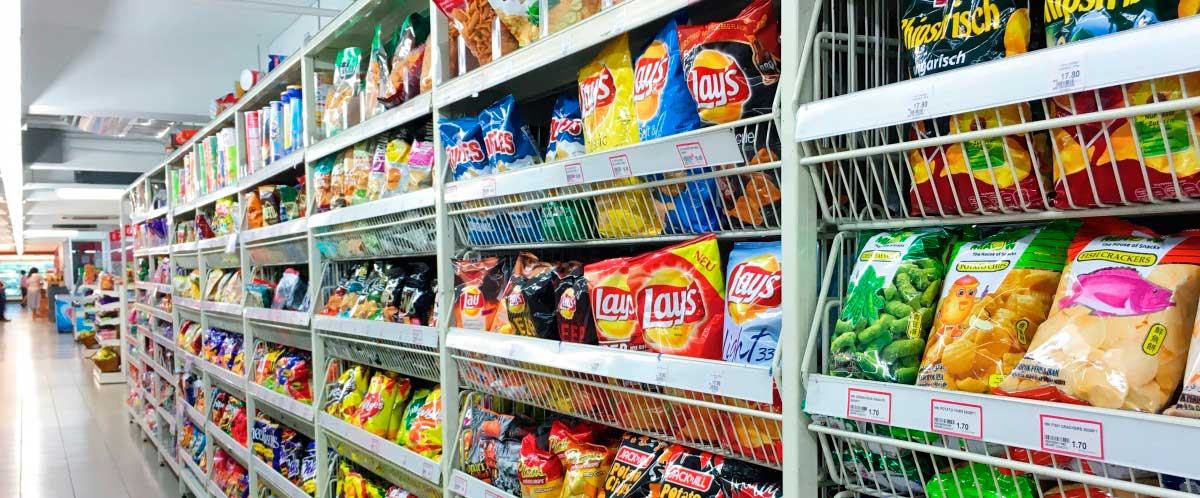 Los nocivos efectos de los ultraprocesados: “Son tan dañinos que ni siquiera se clasifican como alimentos”