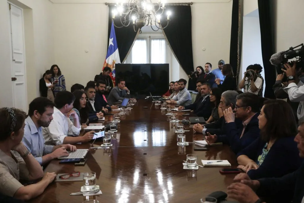 Ministra Vallejo destaca unidad política que se ha desarrollado en la emergencia y afirma que "es lo que demanda Chile”