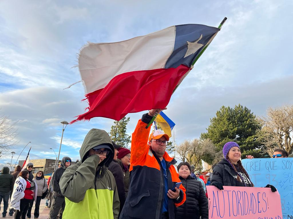 Histórica marcha en defensa de la salmonicultura en Puerto Natales: 500 vehículos y alrededor de 2000 personas (Por Claudio Andrade)