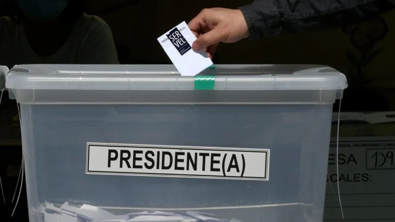 Encuesta CEP: Matthei lidera lista de personajes políticos mejor evaluados junto a Carter y Codina